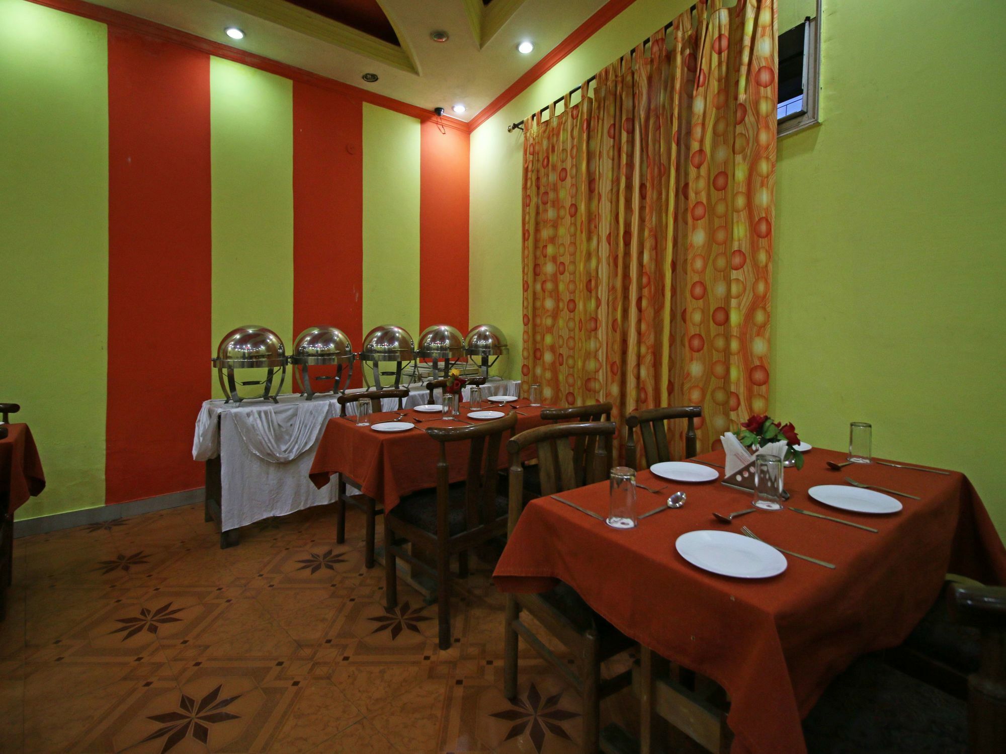 Hotel Oyo 5667 Katra Continental Exterior foto