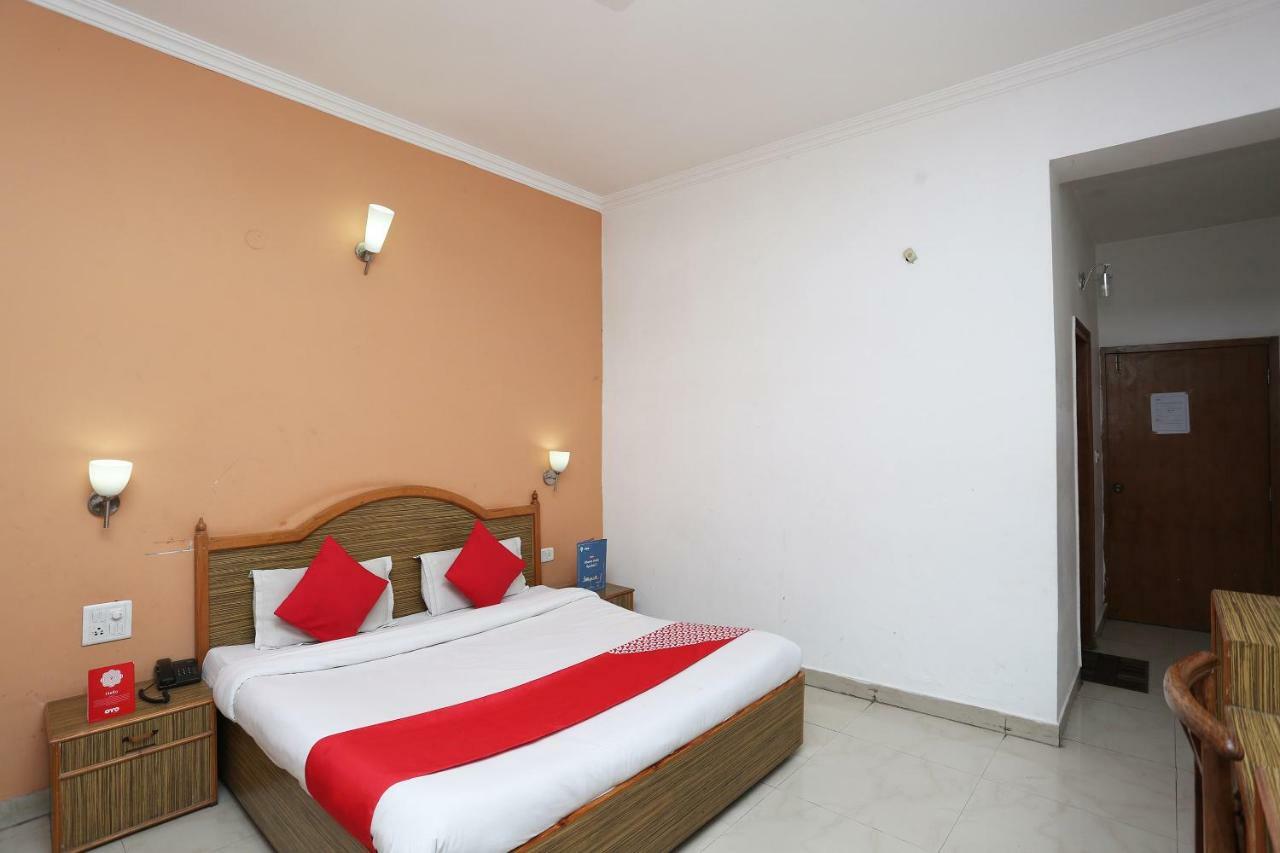 Hotel Oyo 5667 Katra Continental Exterior foto